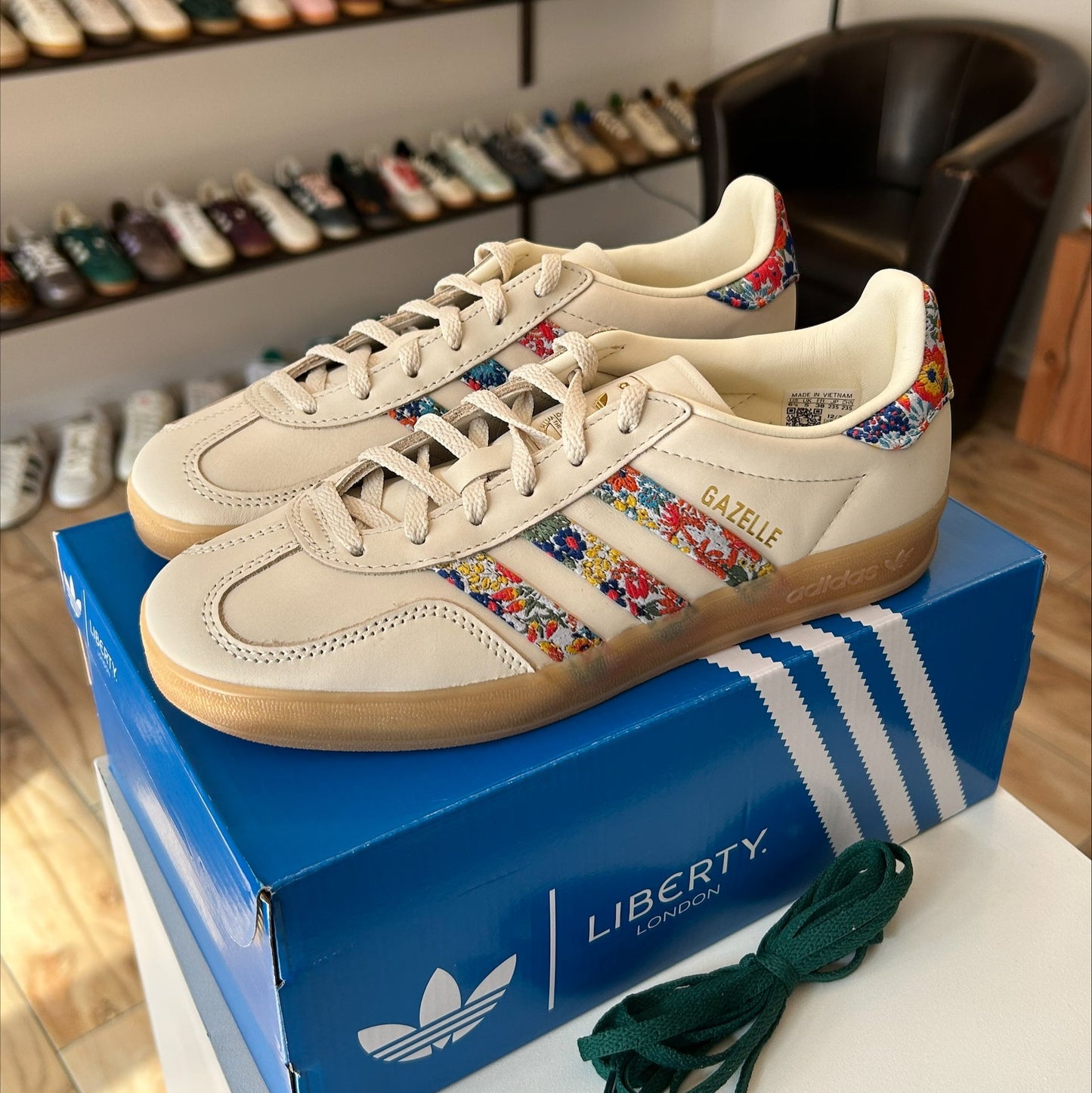Adidas Gazelle Indoor Liberty london Geblümte Stickstreifen (Damen)